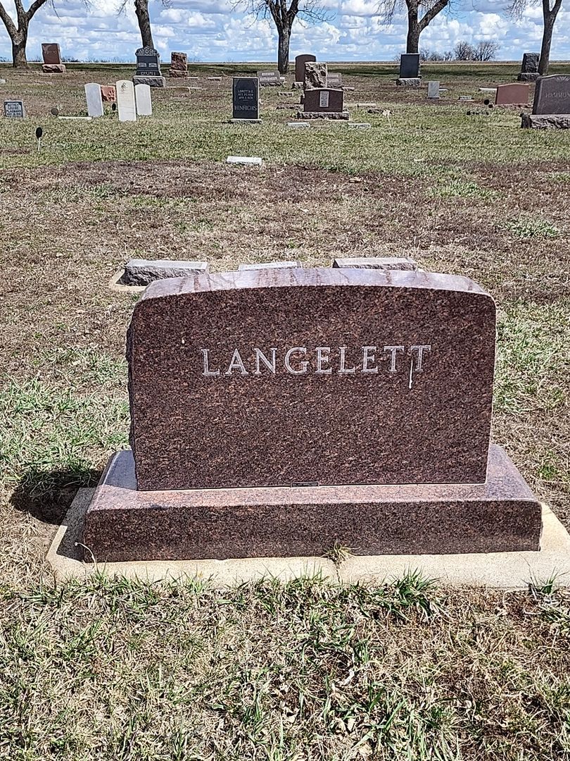 Tedje Duis Langelett's grave. Photo 1