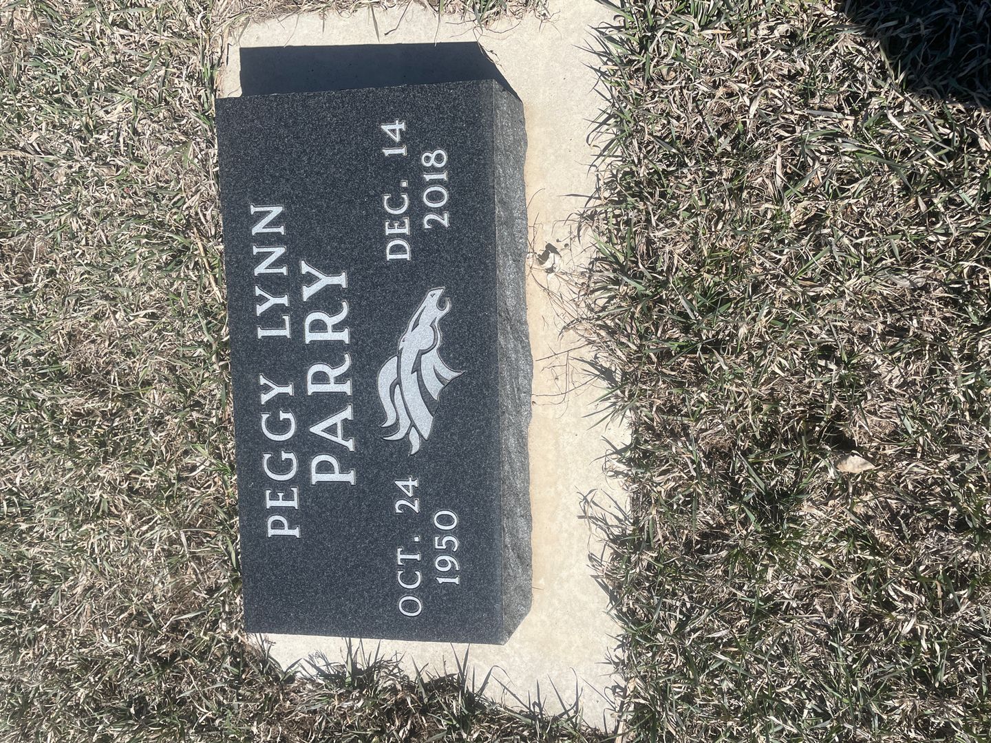 Peggy Lynn Parry's grave. Photo 1