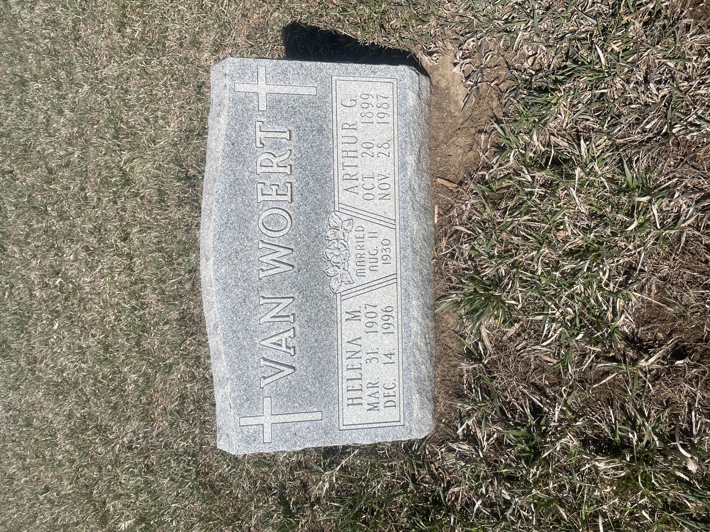Arthur G. Van Woert's grave. Photo 1