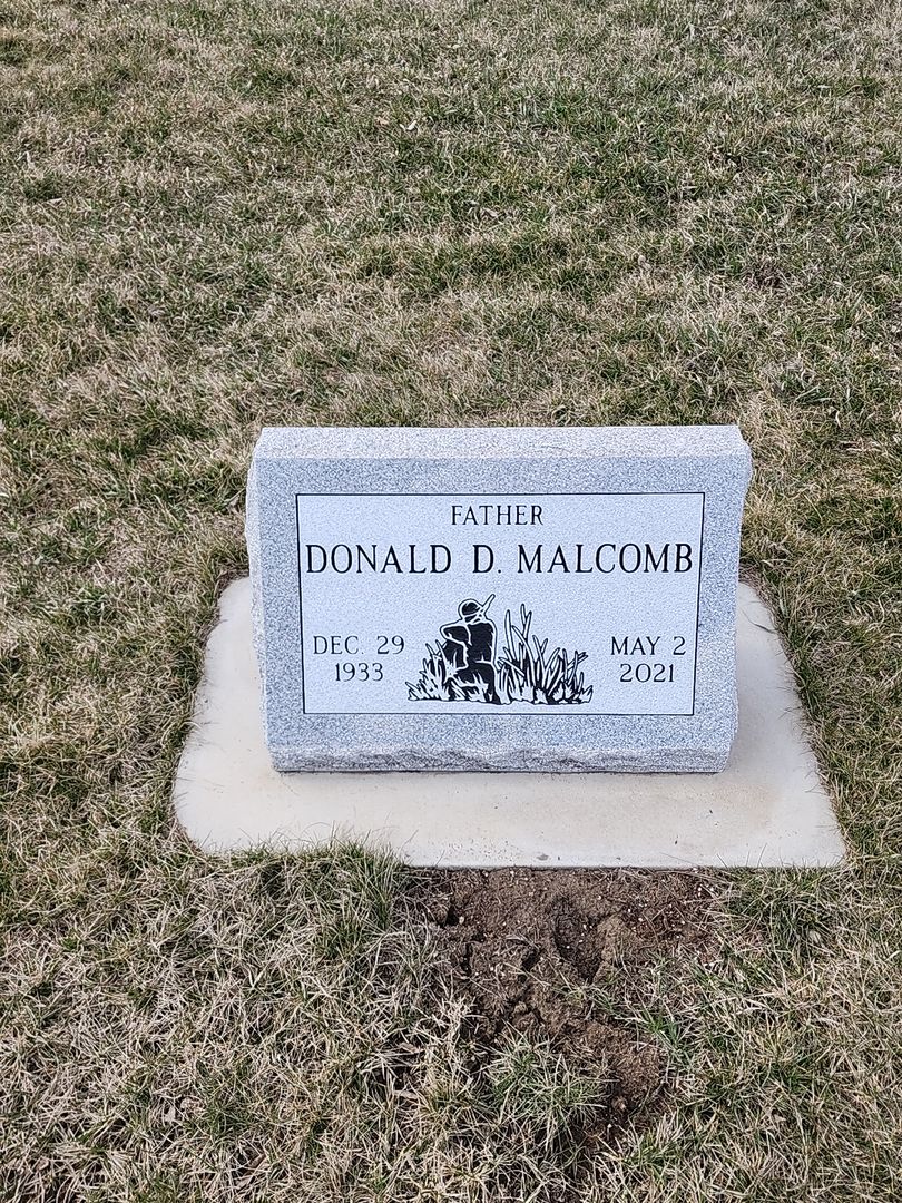 Donald D. Malcomb Junior's grave. Photo 1