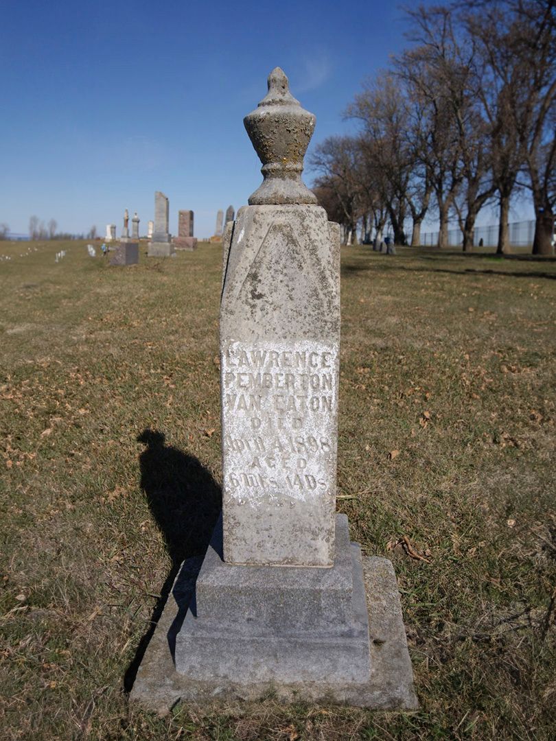 Lawrence Pemberton VanEaton's grave. Photo 1