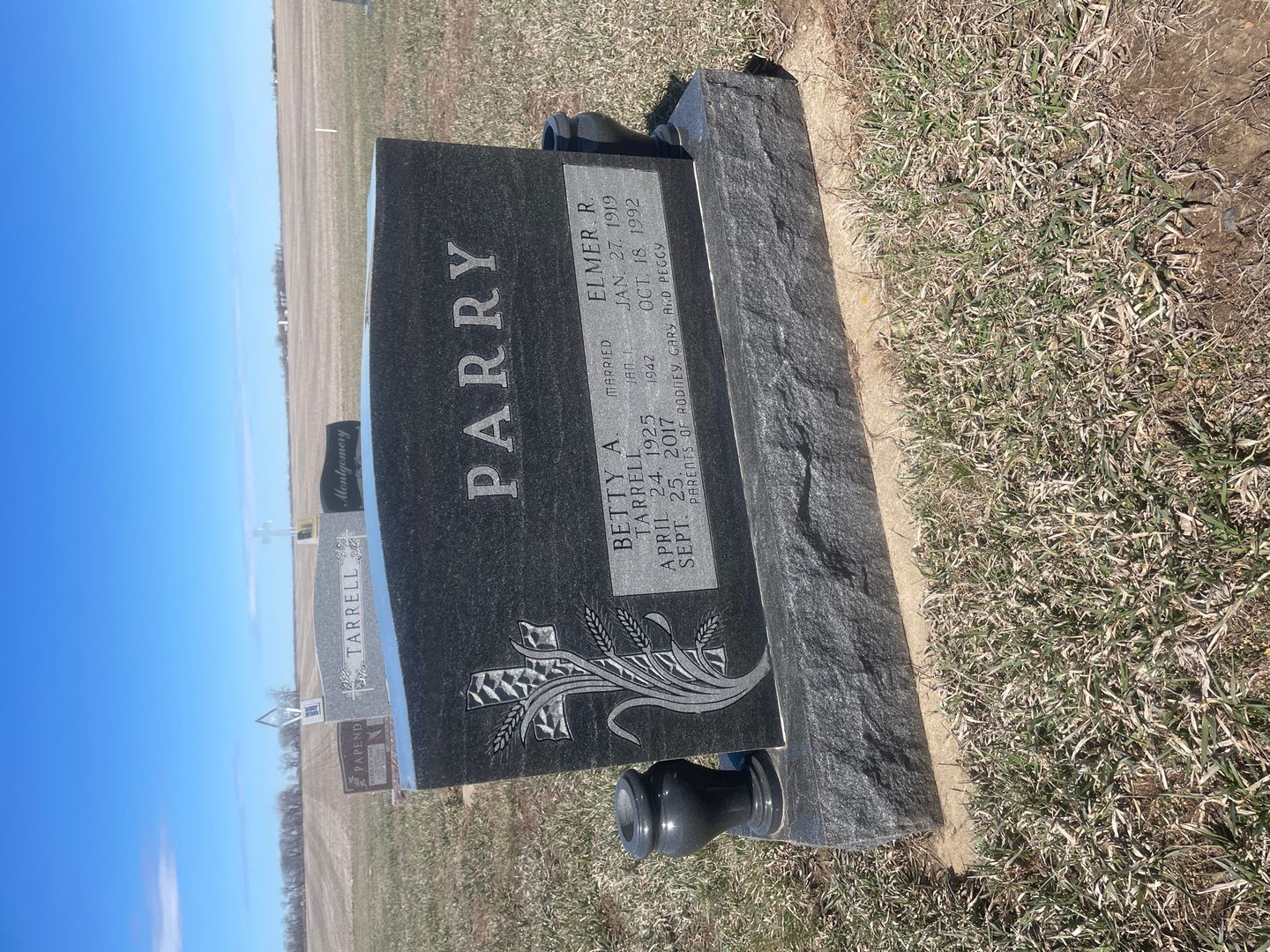 Elmer R. Parry's grave. Photo 1