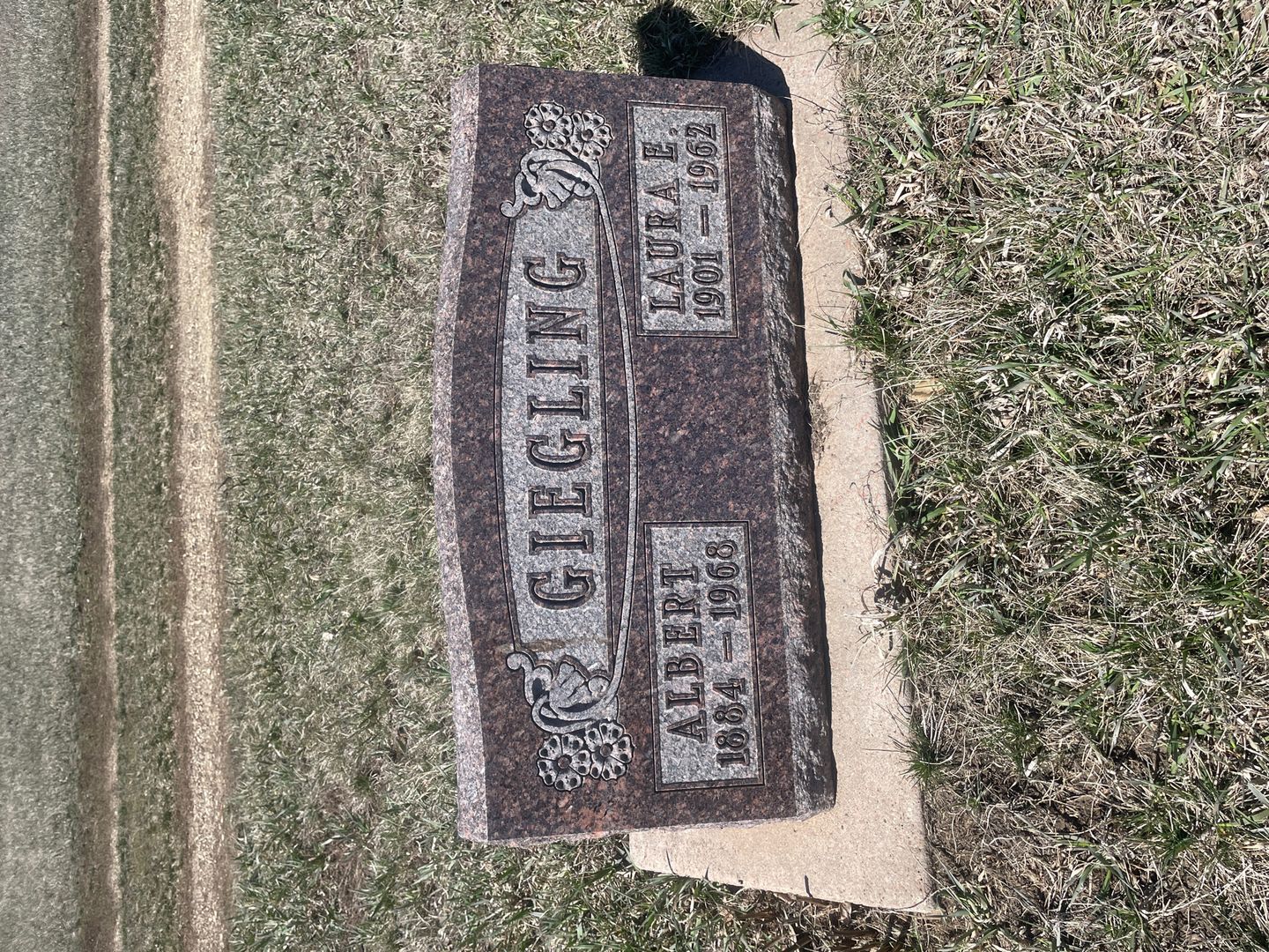Albert Giegling's grave. Photo 1