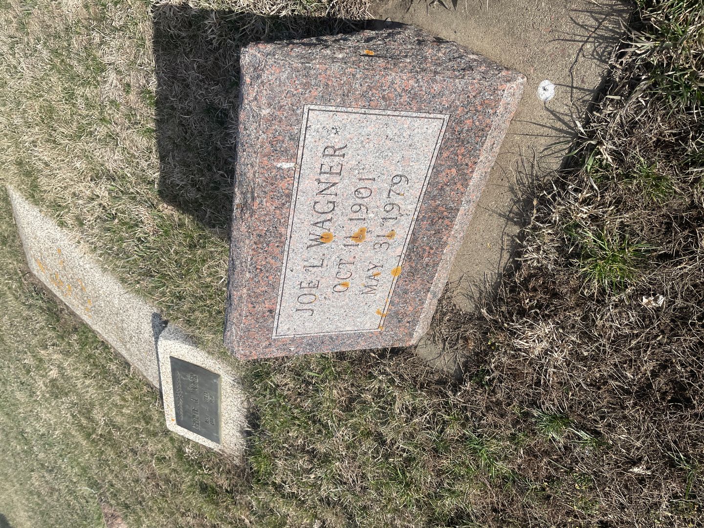 Joe L. Wagner's grave. Photo 1