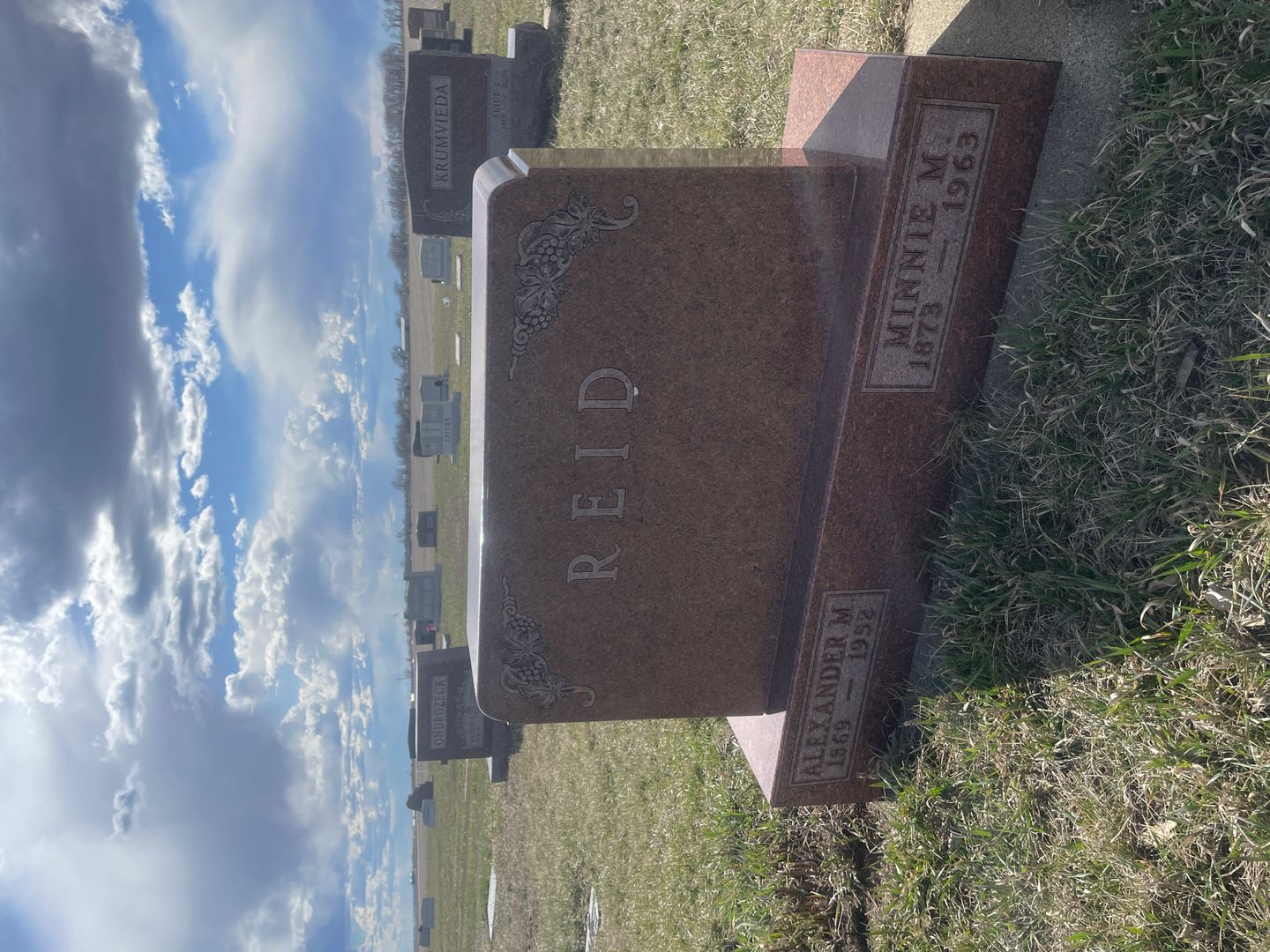 Minnie M. Davidson Reid's grave. Photo 1