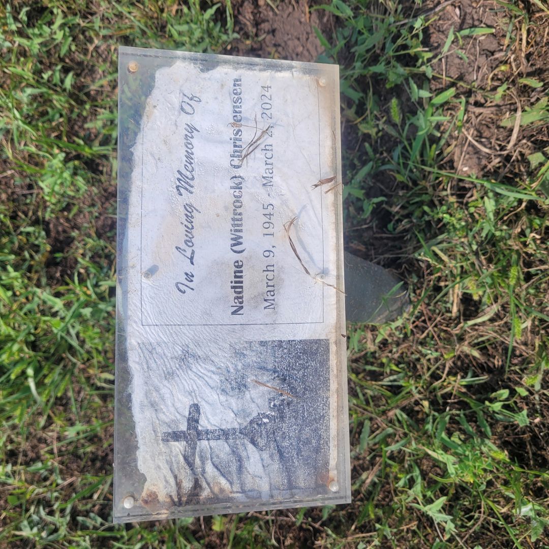 Nadine Lee Christensen's grave