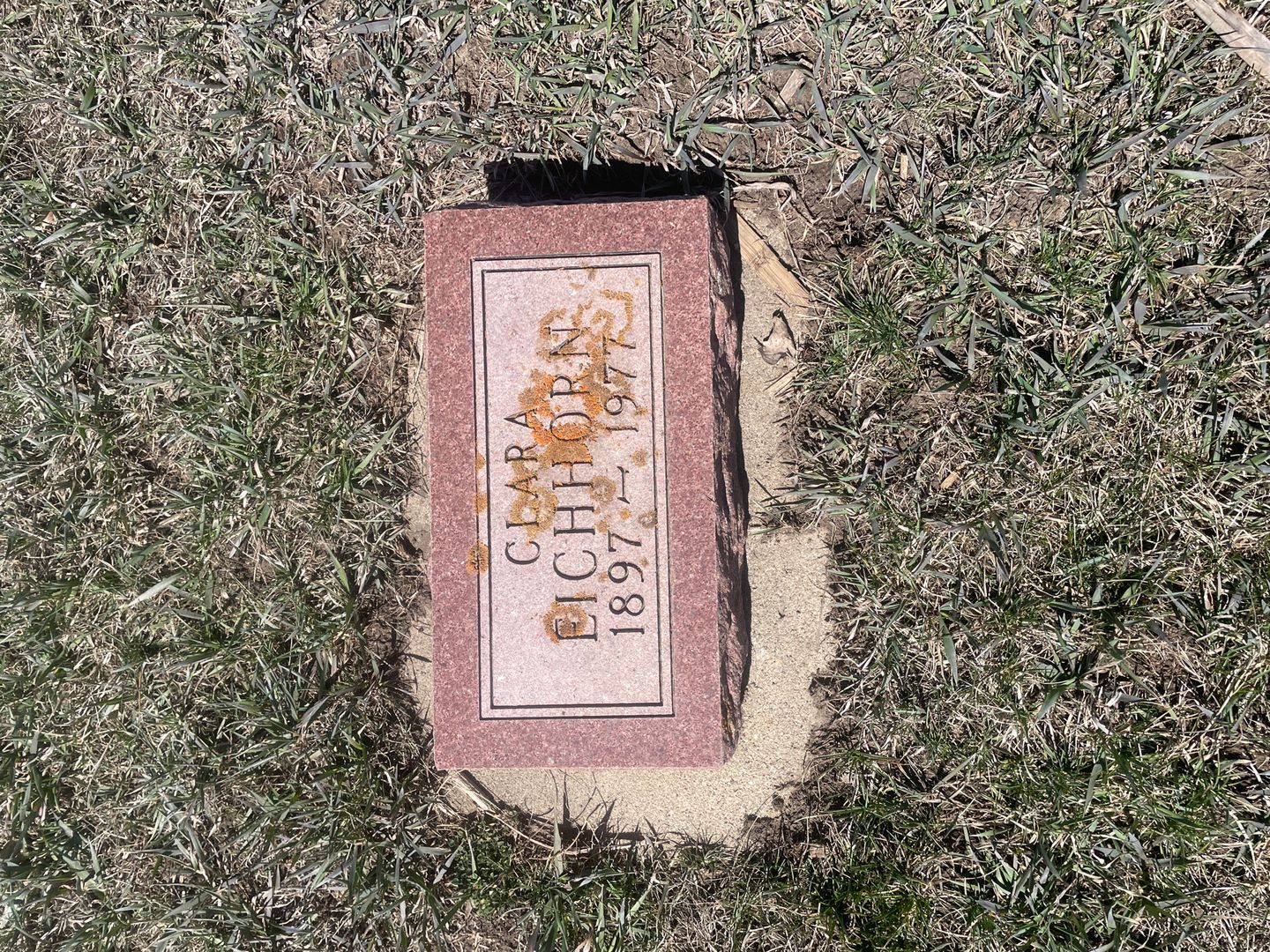 Clara Eichhorn's grave. Photo 1