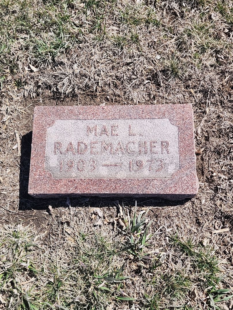Mae Rademacher's grave. Photo 1