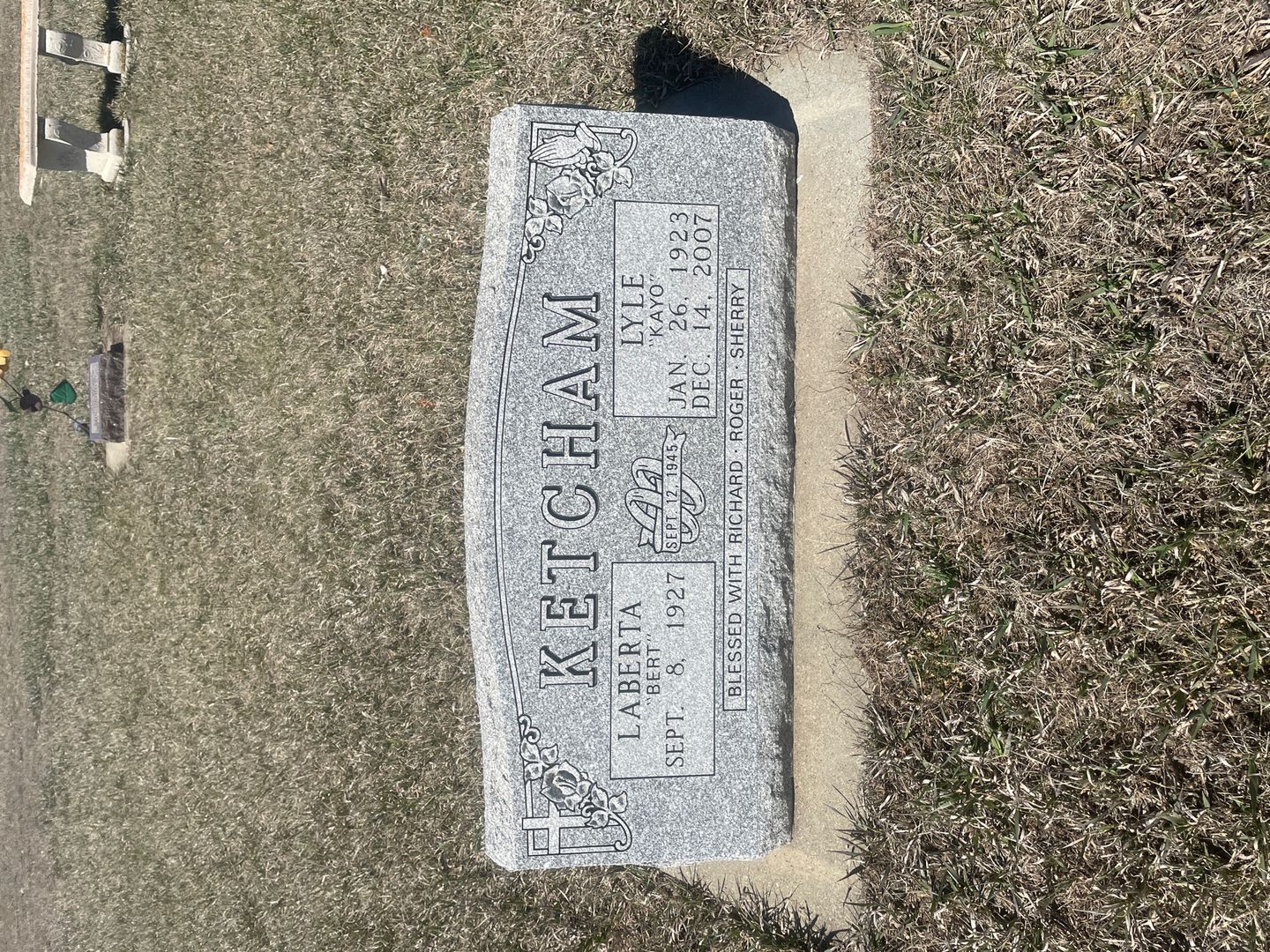 Laberta "Bert" Ketcham's grave. Photo 1