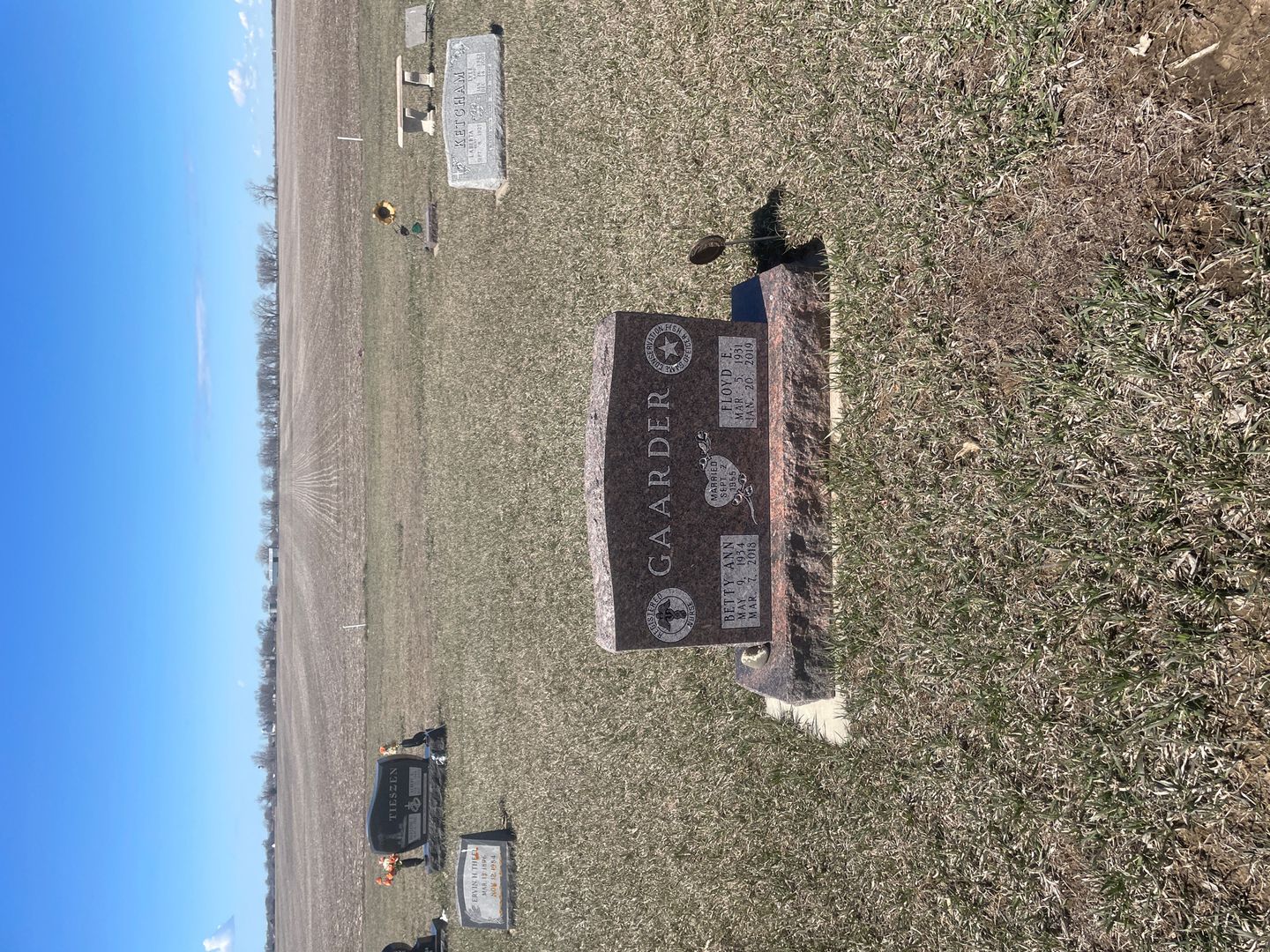 Floyd E. Gaarder's grave. Photo 1