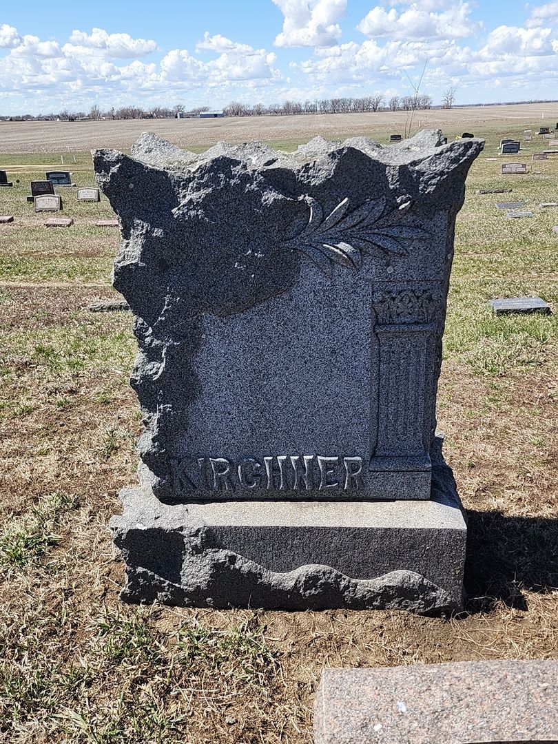 Mabel Kirchner's grave. Photo 1