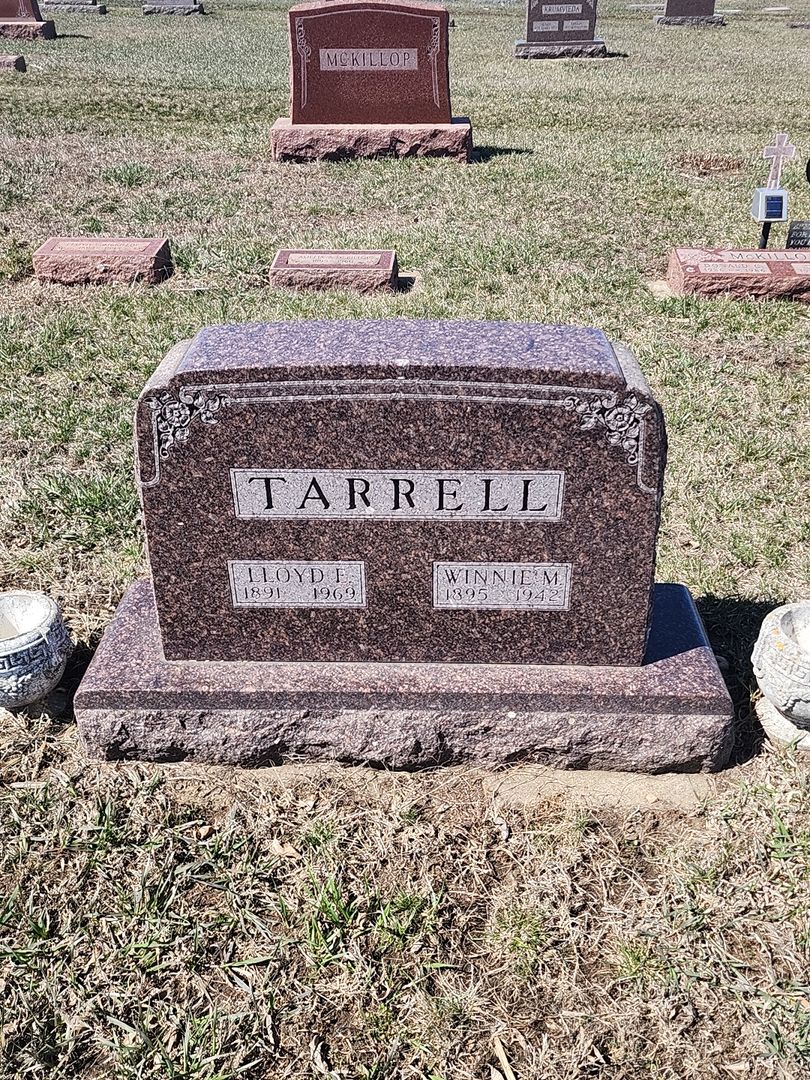 Lloyd Ellis Tarrell's grave. Photo 1