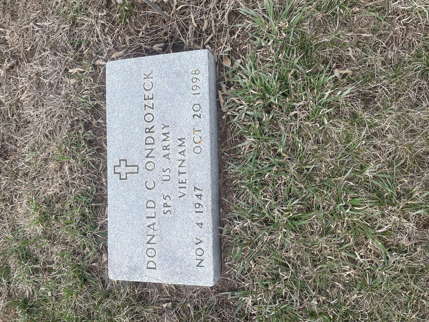 Donald C. Ondrozeck's grave. Photo 1