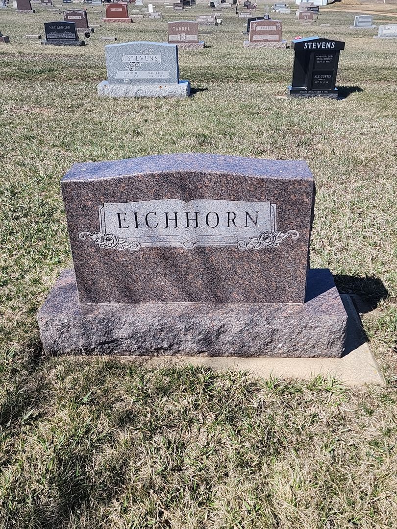 Vernon J. Eichhorn's grave. Photo 1