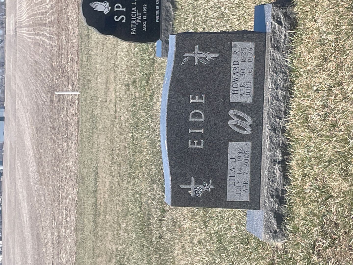 Lila Jean Rahn Eide's grave. Photo 1