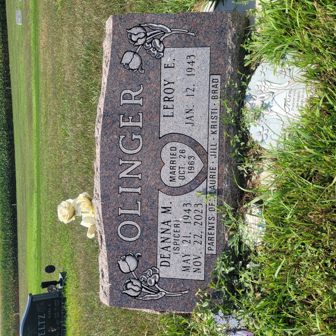 Deanna M. Olinger's grave. Photo 1