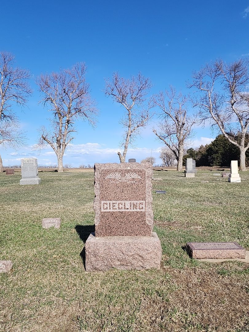 Elizabeth Giegling's grave. Photo 1