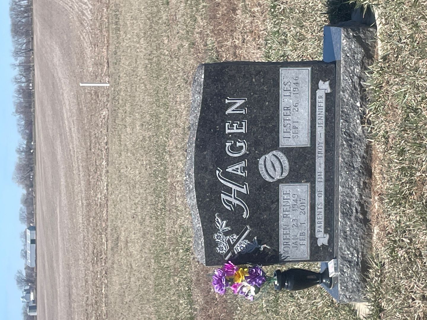 Noreen E. "Renee" Hagen's grave. Photo 1