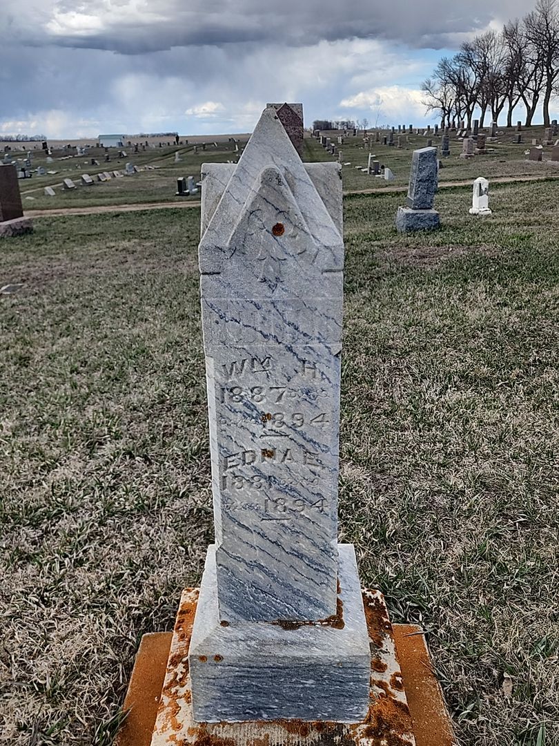 Edna E. Darby's grave. Photo 1