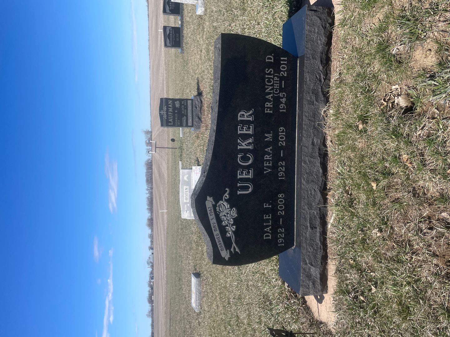 Vera M. Uecker's grave. Photo 1