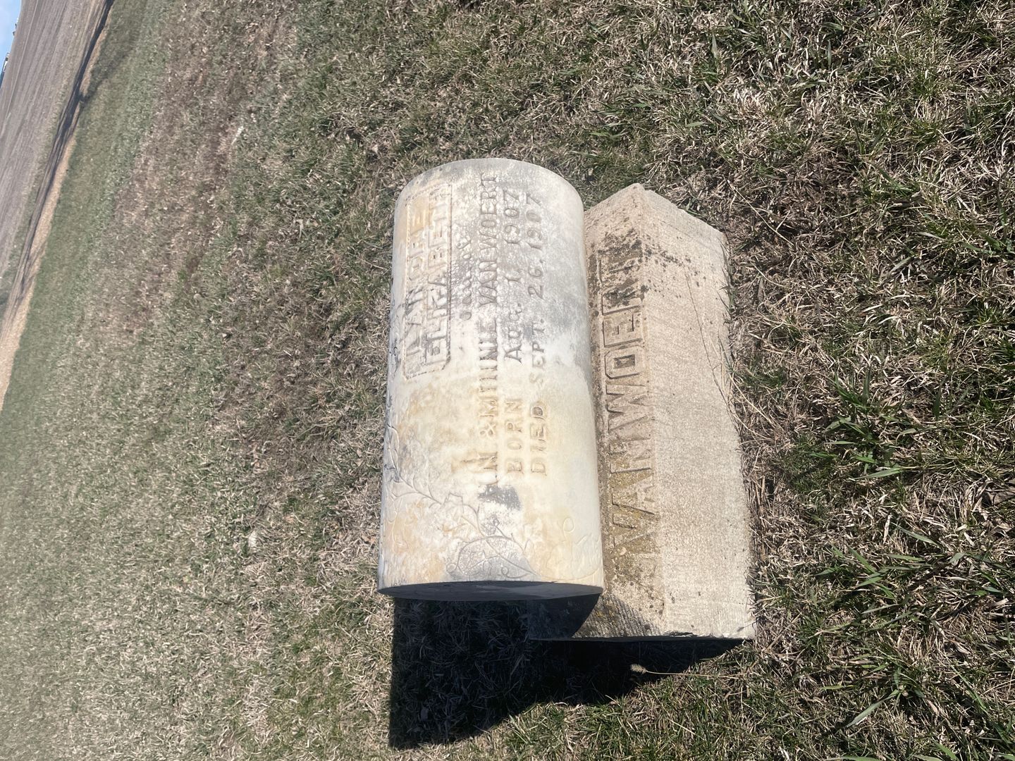 Lanore Elizabeth Van Woert's grave. Photo 1