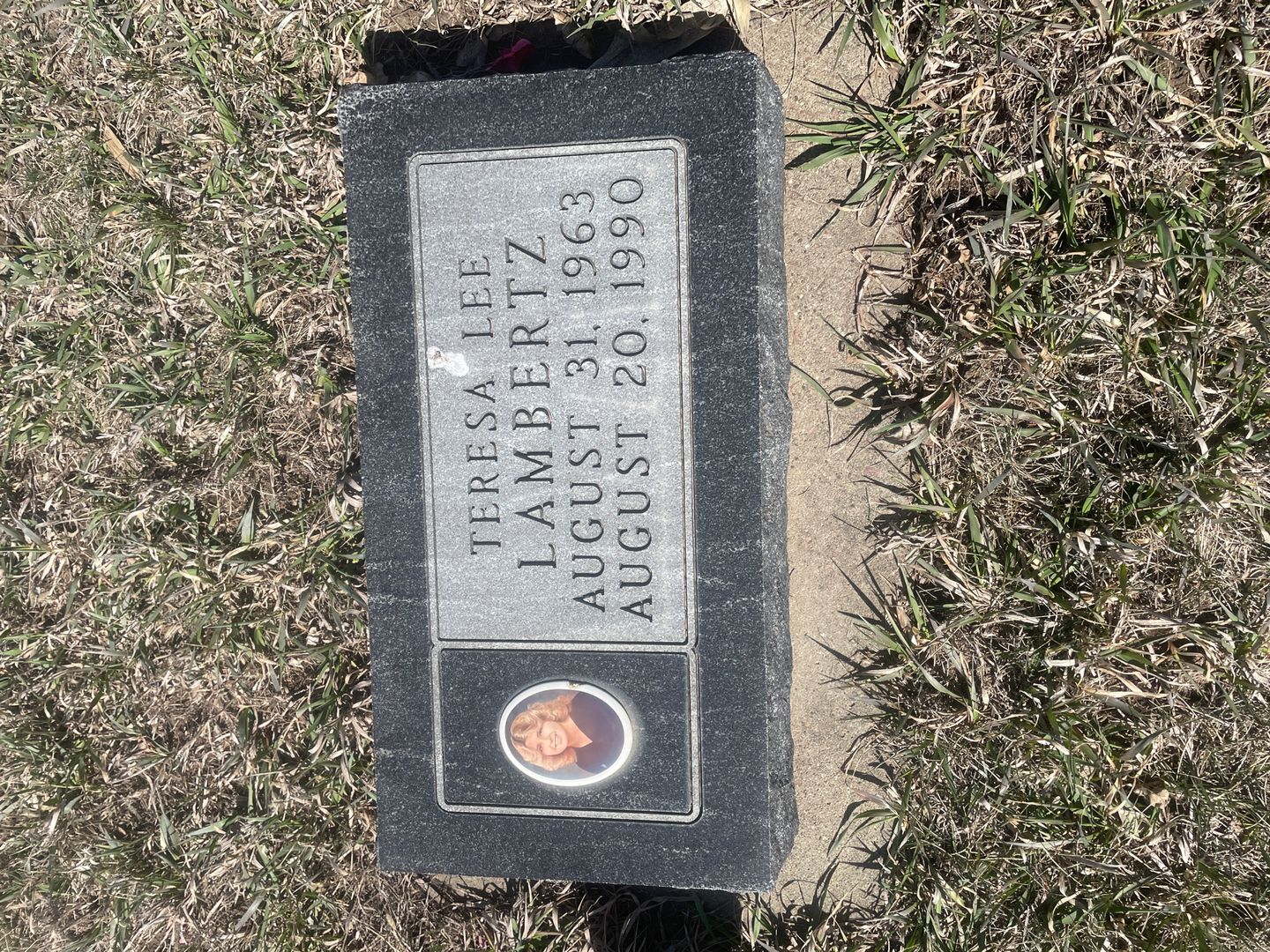 Teresa Lee Lambertz's grave. Photo 1