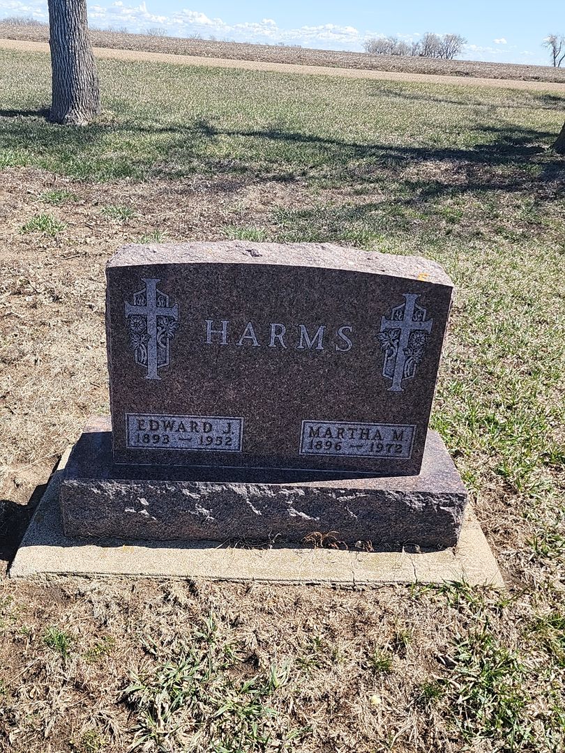 Martha M. Kiehn Harms's grave. Photo 1