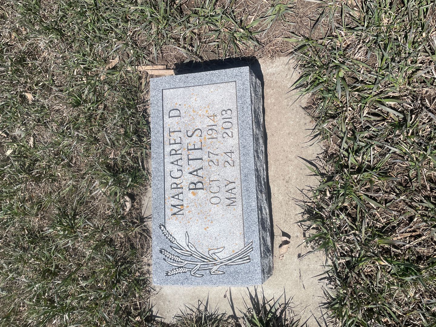 Margaret D. Bates's grave. Photo 1