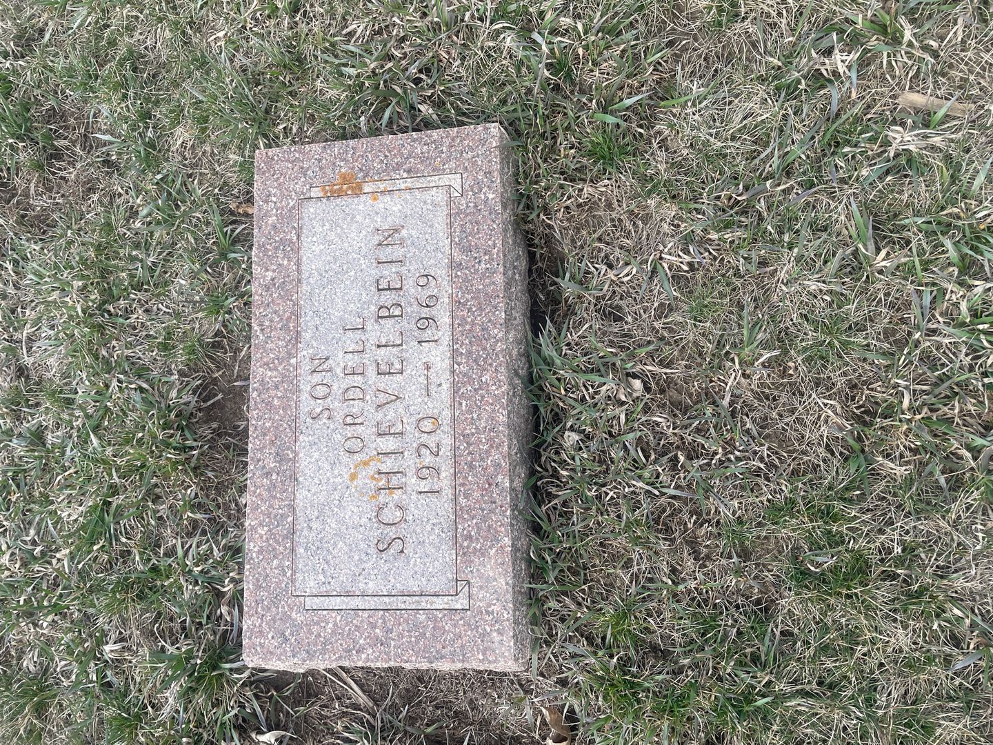 Ordell Schievelbein's grave. Photo 1
