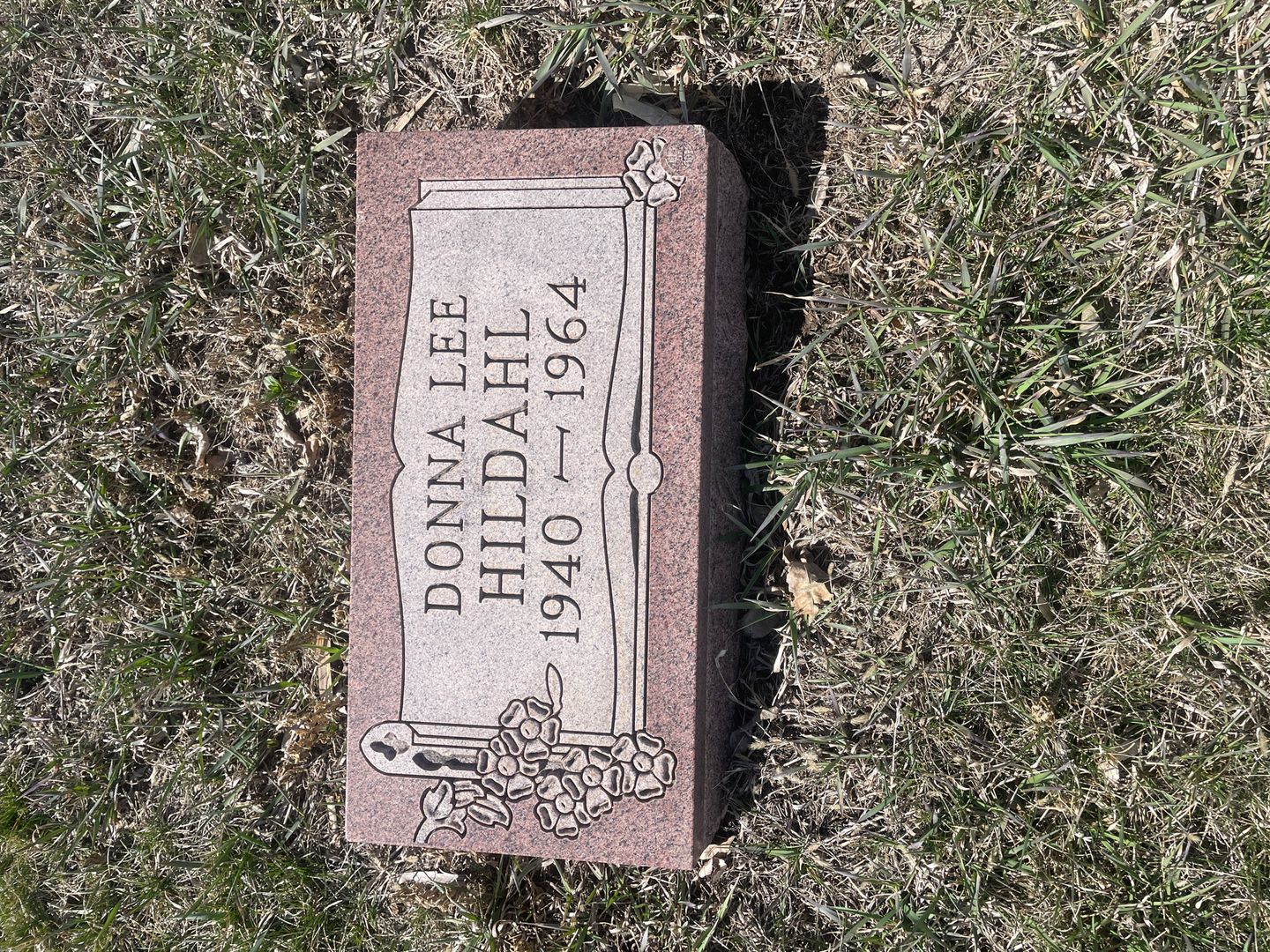 Hilden Zieman's grave. Photo 1