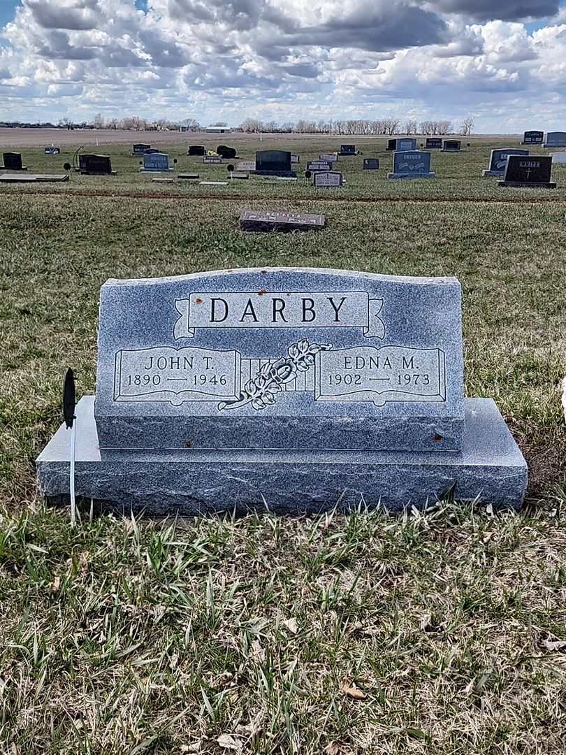 Edna M. Darby's grave. Photo 1
