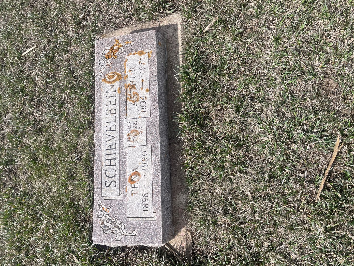 Tena Schievelbein's grave. Photo 1