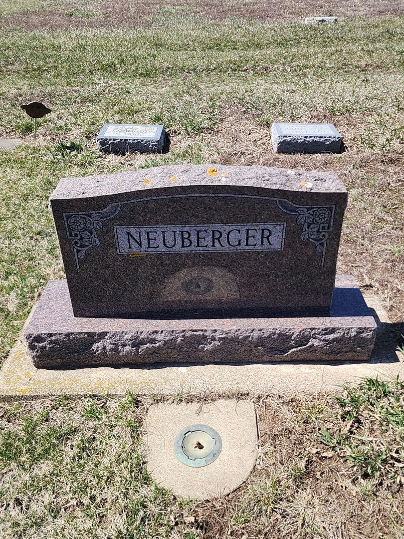 Debra Audrey Neuberger's grave. Photo 1